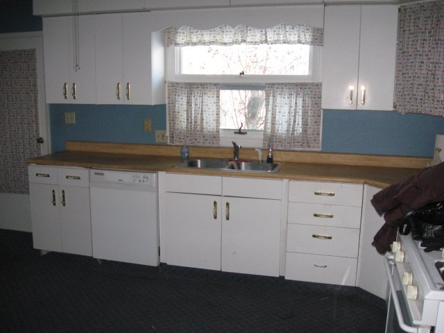 Property photo 7 - 3 Bedroom / 2 Bath Ranch - 1833 Rosemont Drive